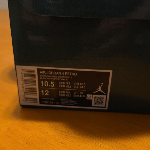 Jordan White and Blue Sneakers Classic Design - Picture 2 of 12